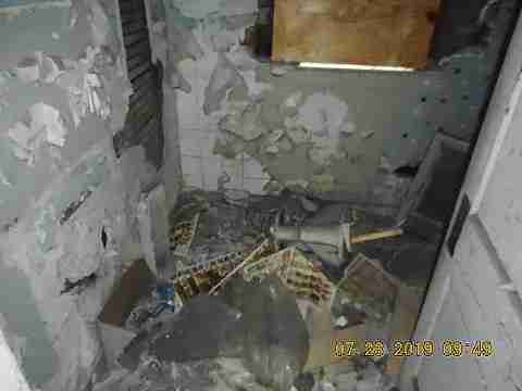 4400 St Clair (19)_m.jpg